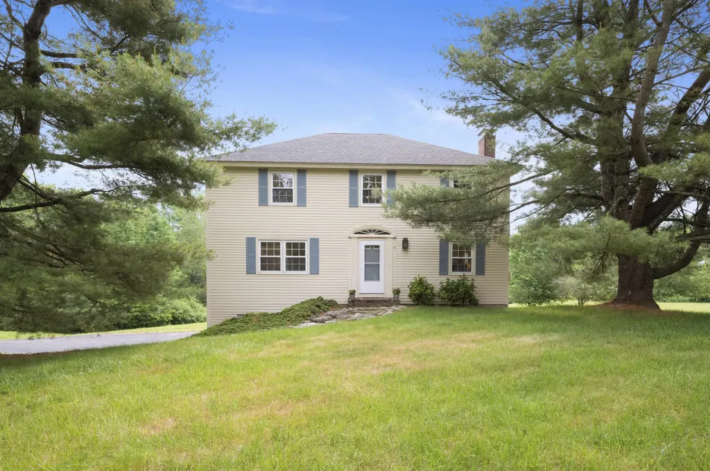 6 Robin Lane East Kingston NH 03827