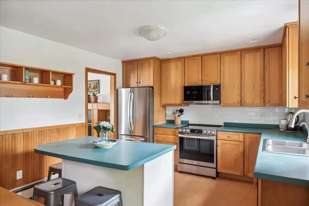 213 Pleasant Avenue Burlington VT 05408