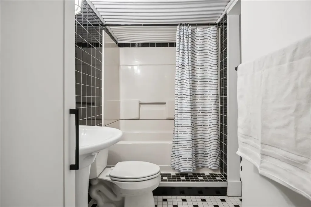 213 Pleasant Avenue Burlington VT 05408