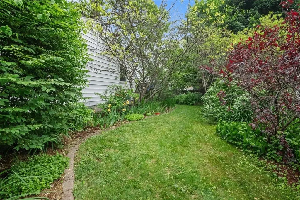 213 Pleasant Avenue Burlington VT 05408