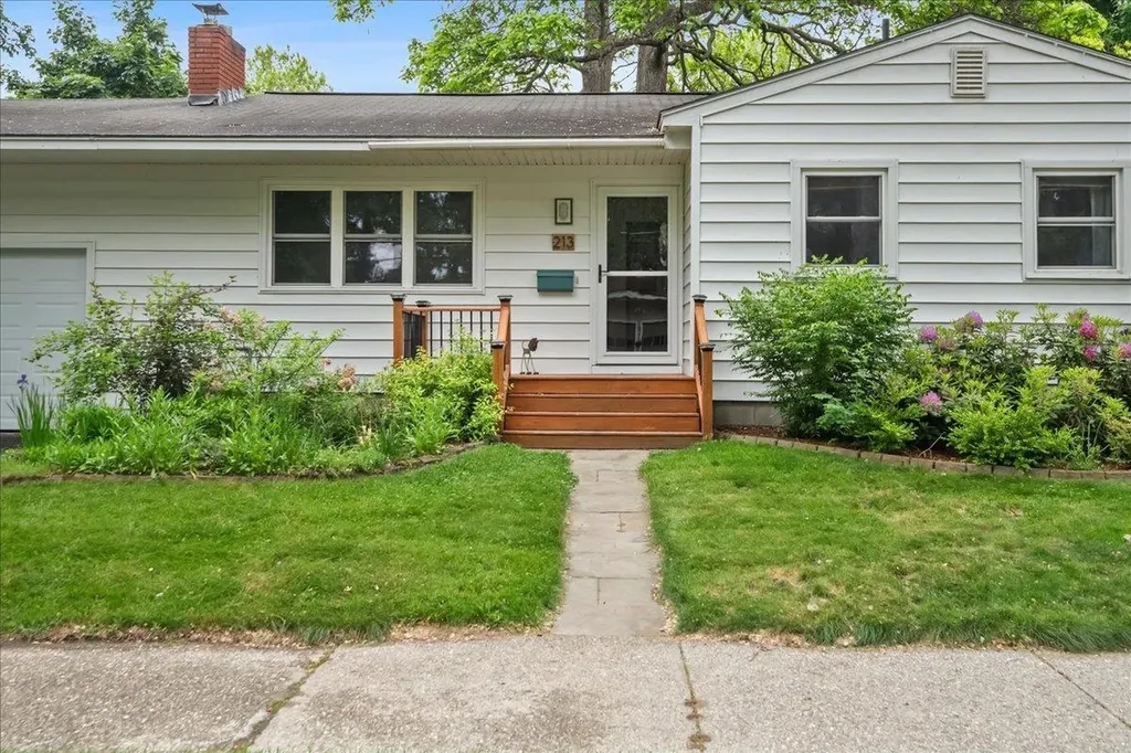 213 Pleasant Avenue Burlington VT 05408