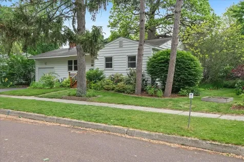 213 Pleasant Avenue Burlington VT 05408