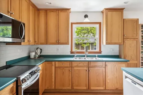 213 Pleasant Avenue Burlington VT 05408