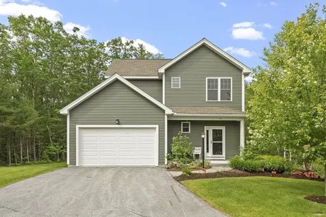 76 Cottonwood Way Manchester NH 03102