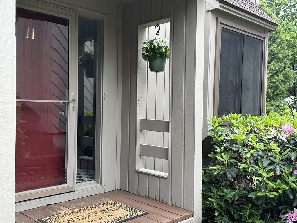 11 Pimlico Court Bedford NH 03110