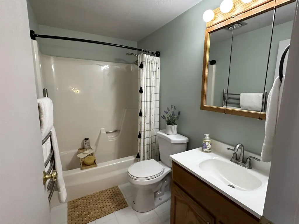 11 Pimlico Court Bedford NH 03110