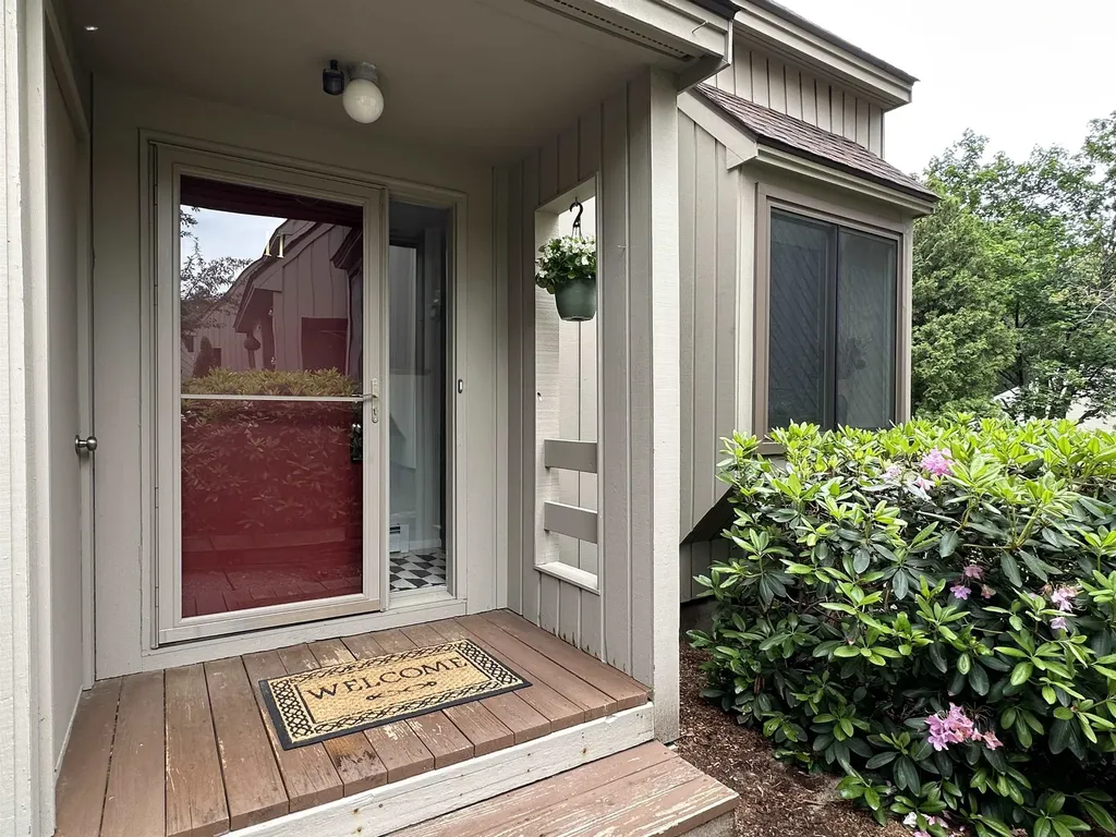 11 Pimlico Court Bedford NH 03110