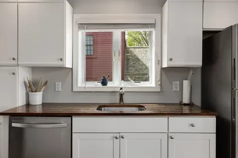 5 Atkinson Street New Castle NH 03854