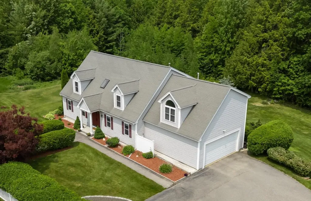 33 Hobart Hill Road Brookline NH 03033