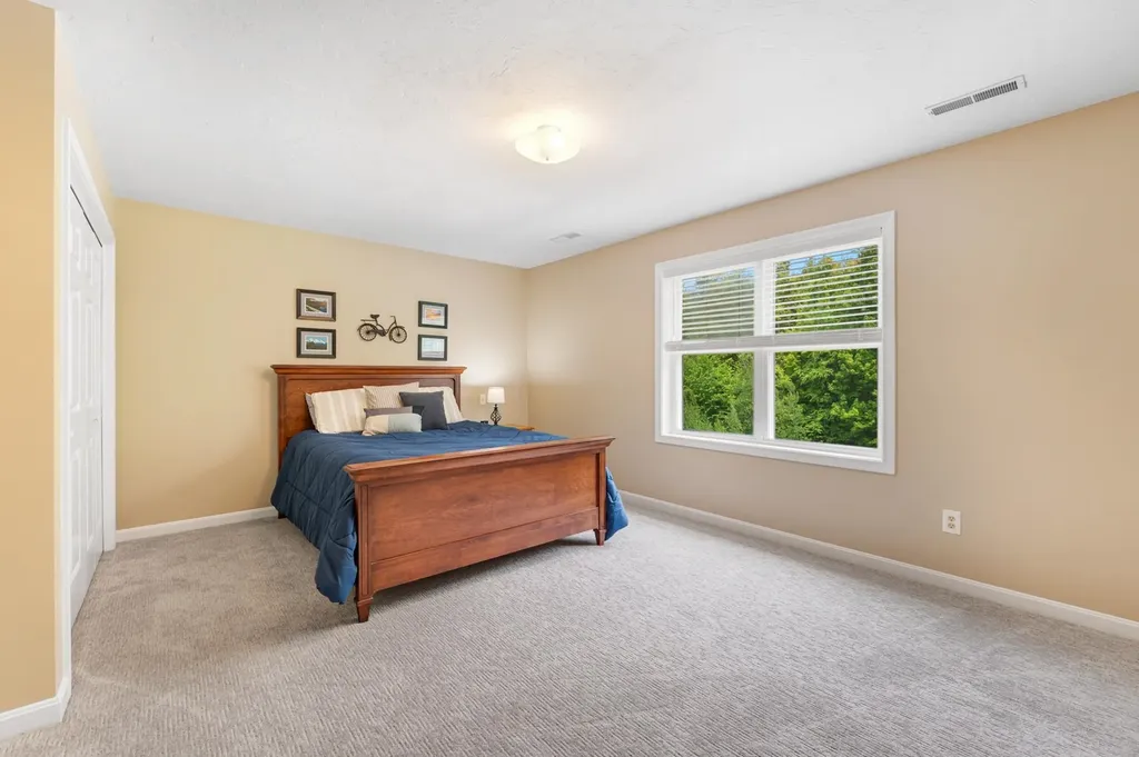 33 Hobart Hill Road Brookline NH 03033