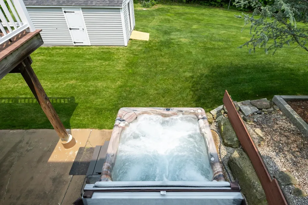 33 Hobart Hill Road Brookline NH 03033