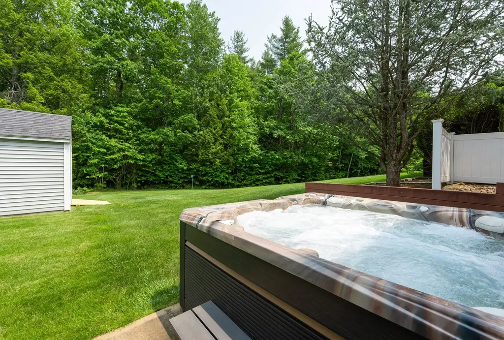 33 Hobart Hill Road Brookline NH 03033
