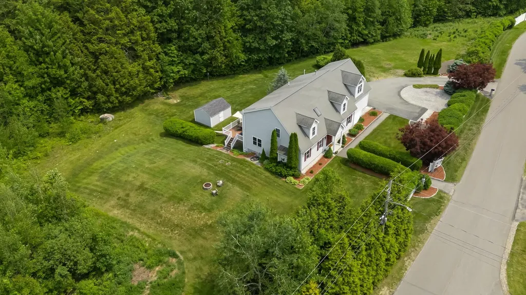 33 Hobart Hill Road Brookline NH 03033