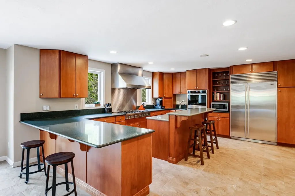 33 Hobart Hill Road Brookline NH 03033