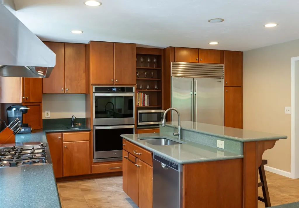 33 Hobart Hill Road Brookline NH 03033