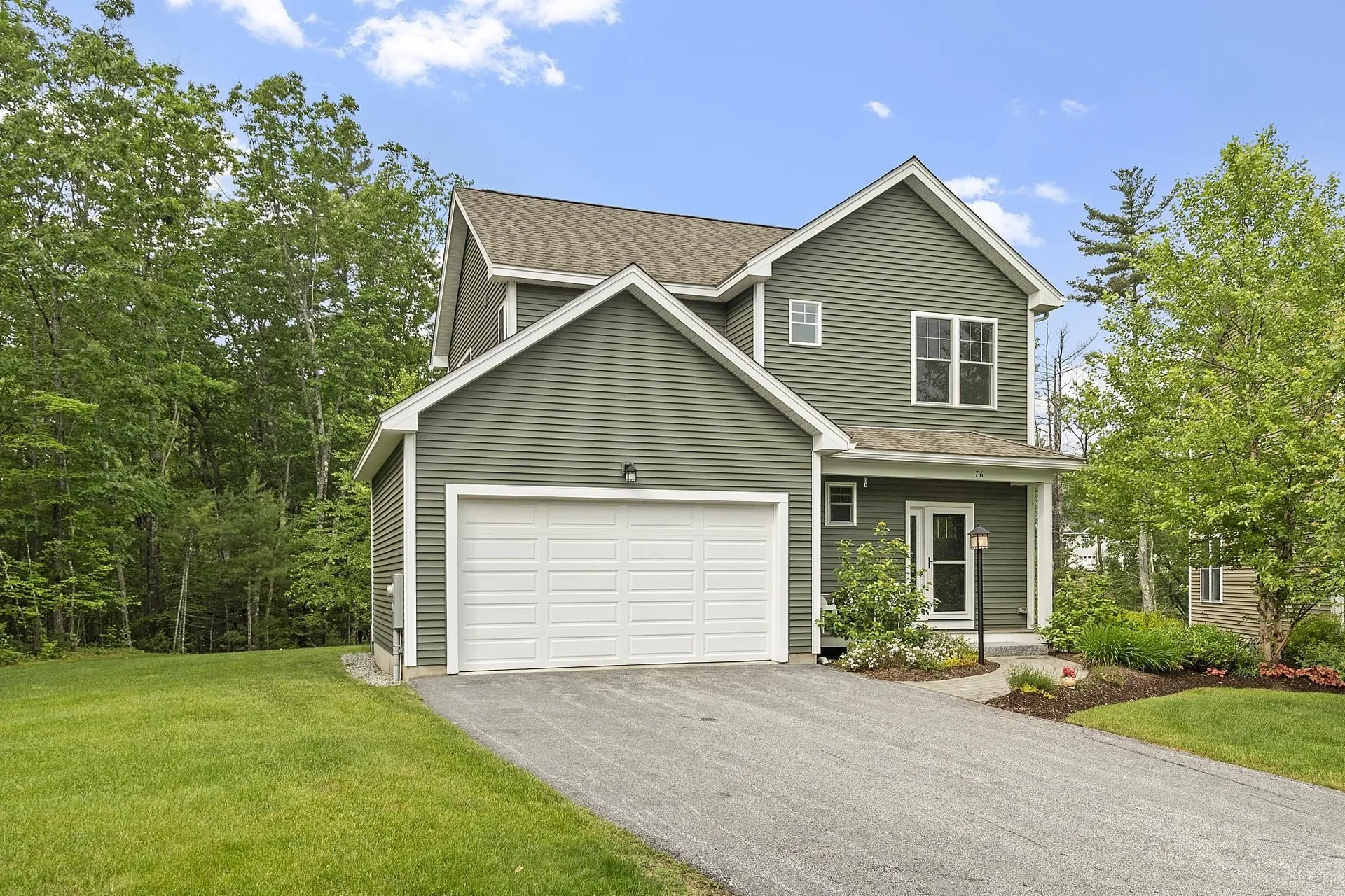 76 Cottonwood Way Manchester NH 03102