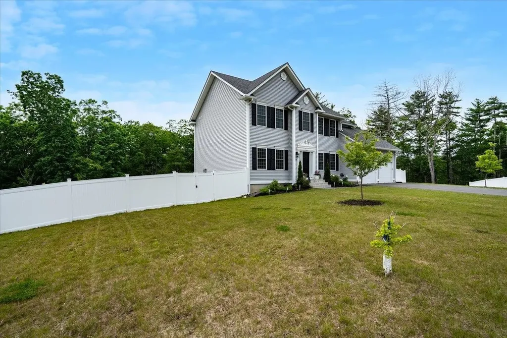 21 Huntington Ridge Road Bedford NH 03110