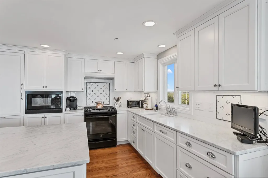 19 Dumas Avenue Hampton NH 03842