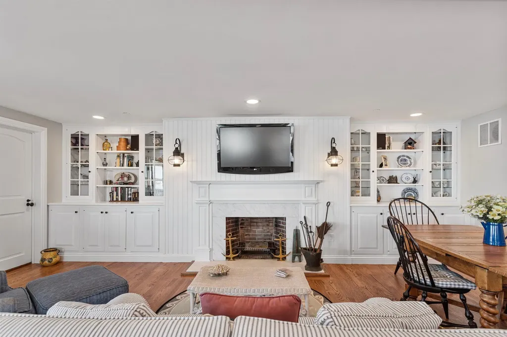 19 Dumas Avenue Hampton NH 03842