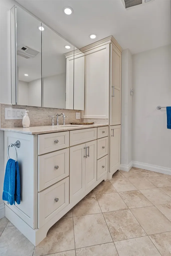 19 Dumas Avenue Hampton NH 03842