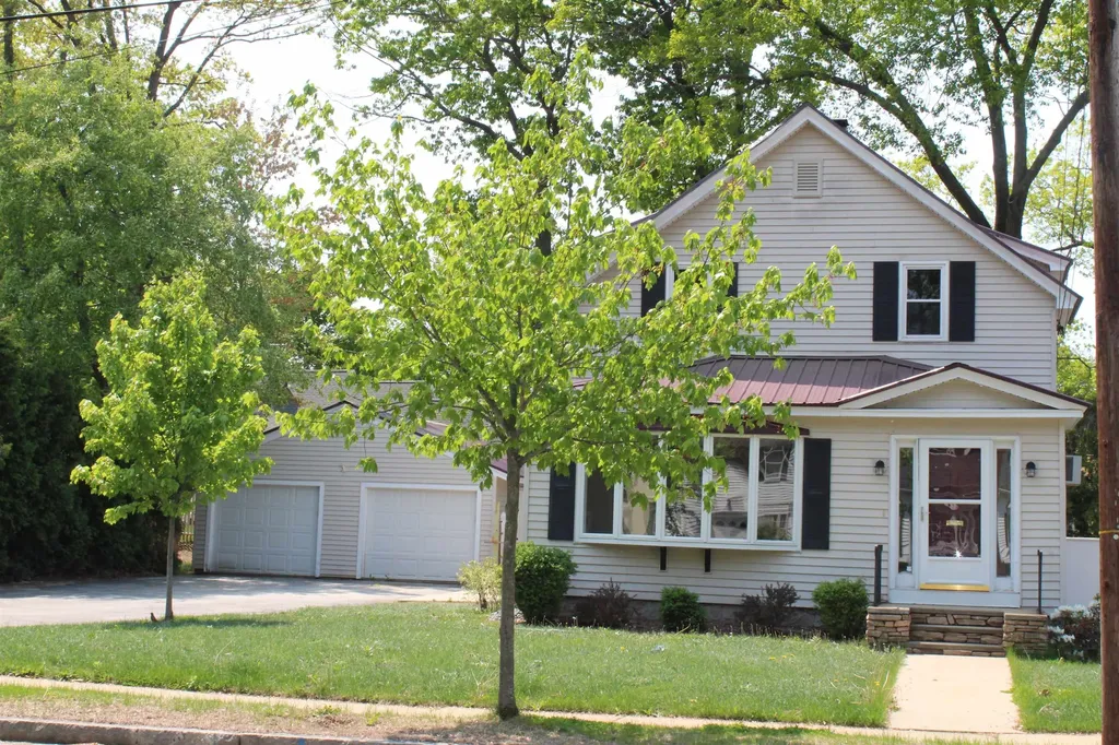 832 Maple Street Manchester NH 03104