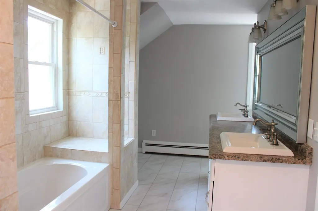 832 Maple Street Manchester NH 03104