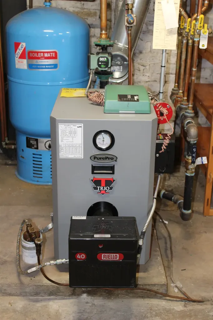 832 Maple Street Manchester NH 03104