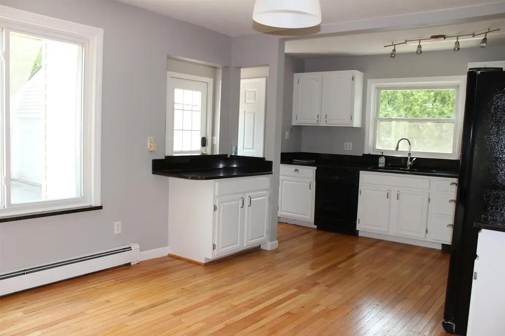 832 Maple Street Manchester NH 03104