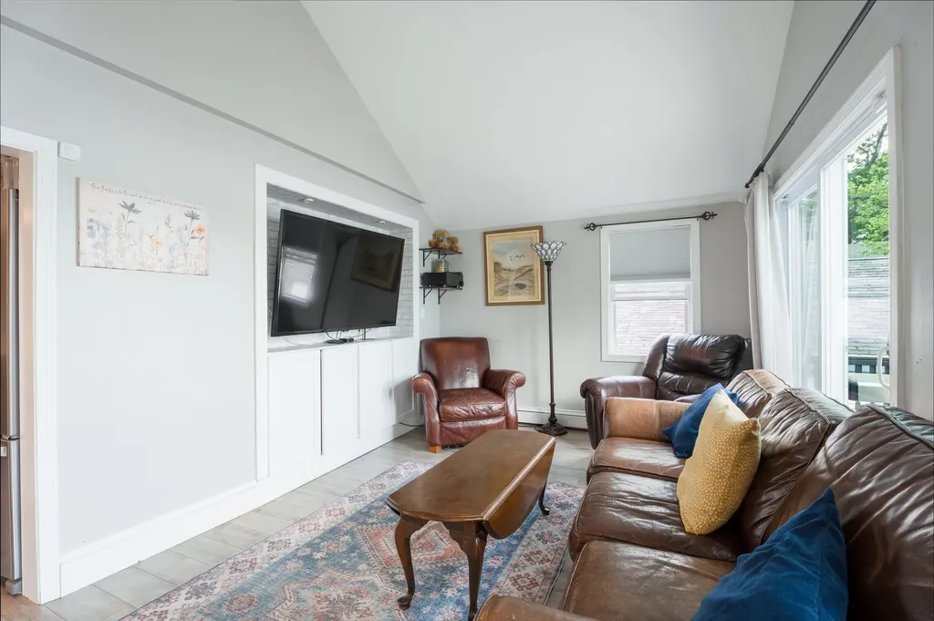 15 Maple Street Kingston NH 03848