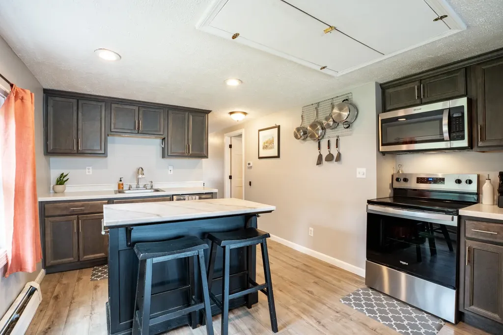 15 Maple Street Kingston NH 03848