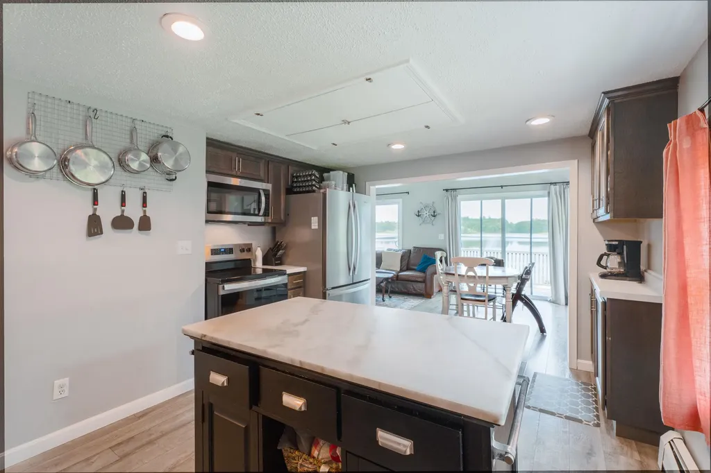 15 Maple Street Kingston NH 03848