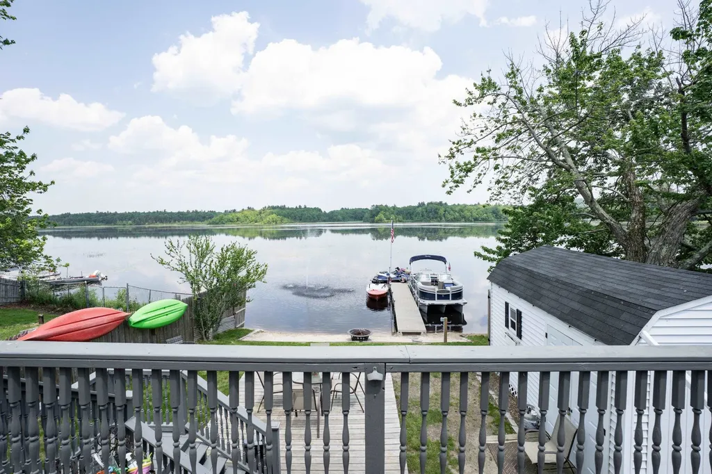 15 Maple Street Kingston NH 03848