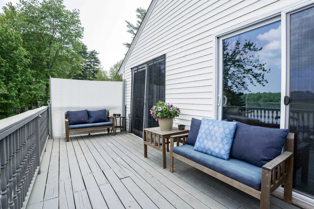 15 Maple Street Kingston NH 03848