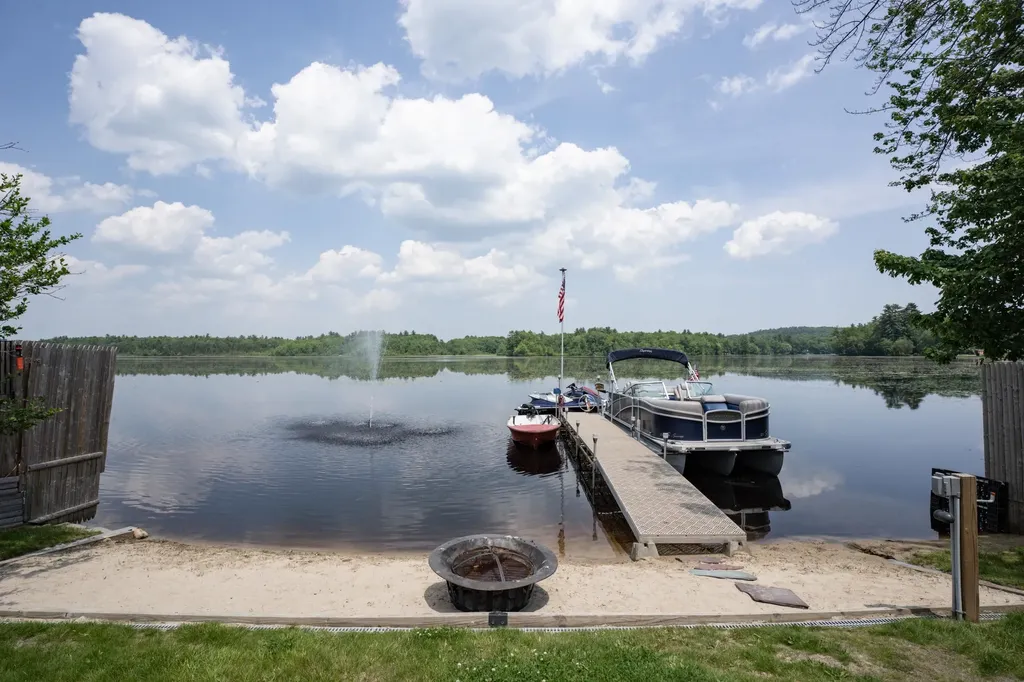 15 Maple Street Kingston NH 03848