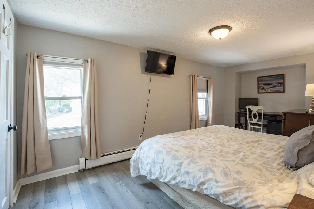 15 Maple Street Kingston NH 03848