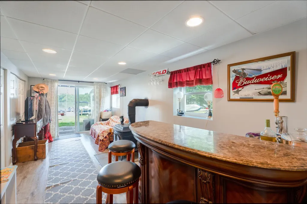 15 Maple Street Kingston NH 03848