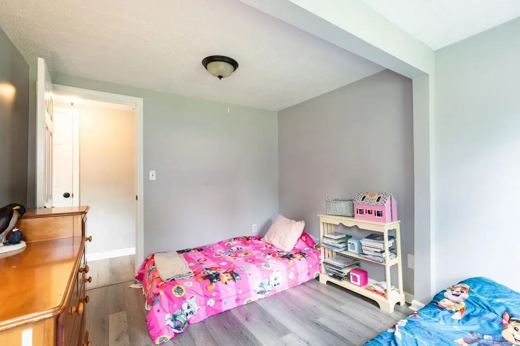 15 Maple Street Kingston NH 03848