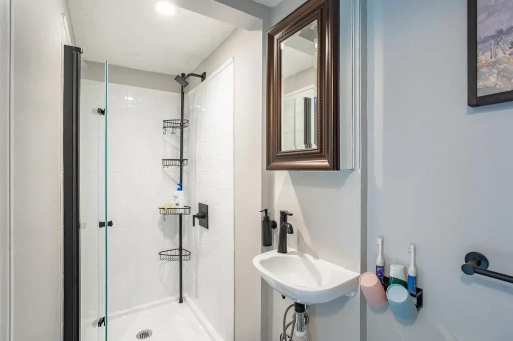 15 Maple Street Kingston NH 03848