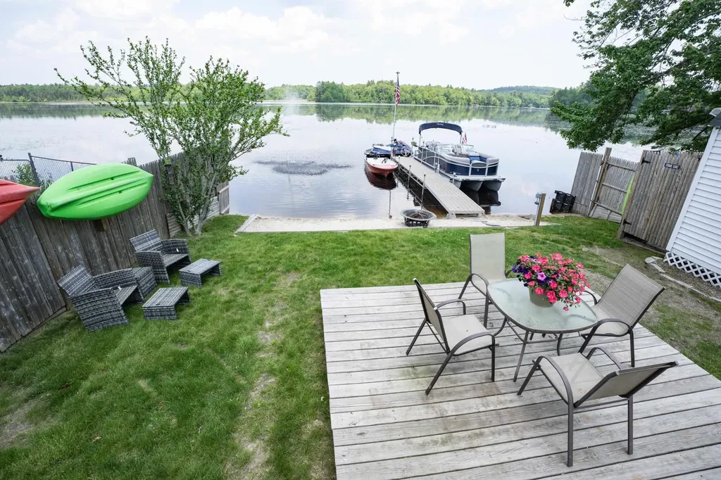 15 Maple Street Kingston NH 03848