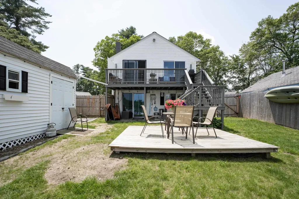 15 Maple Street Kingston NH 03848