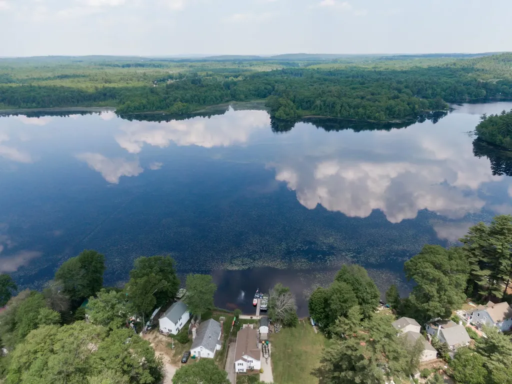 15 Maple Street Kingston NH 03848