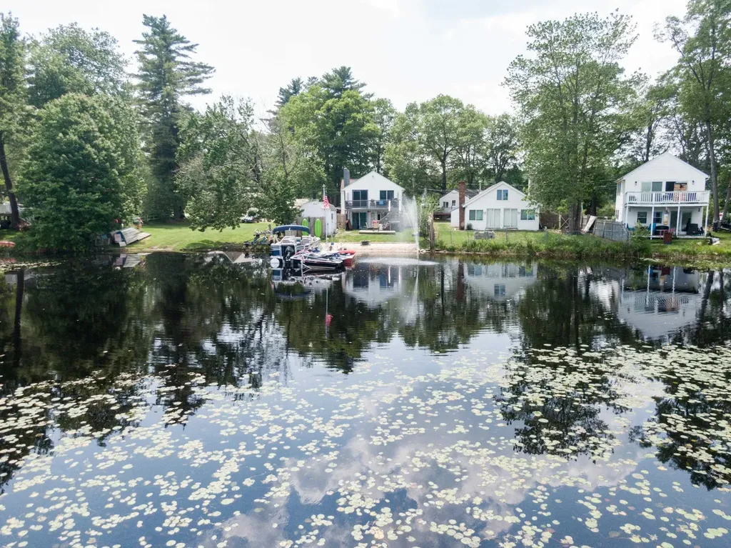 15 Maple Street Kingston NH 03848