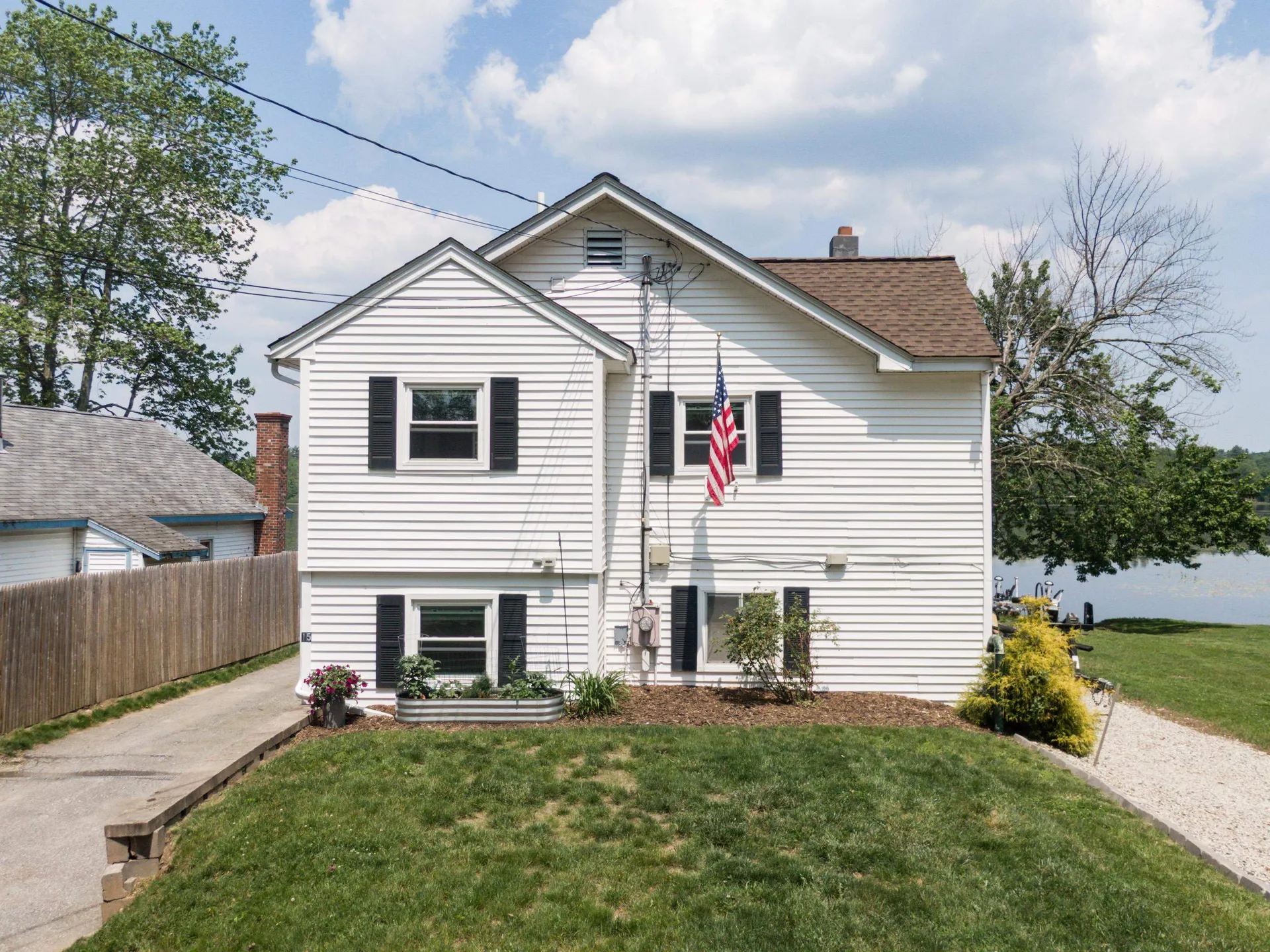 15 Maple Street Kingston NH 03848