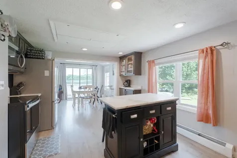 15 Maple Street Kingston NH 03848