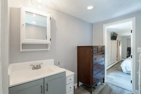 15 Maple Street Kingston NH 03848