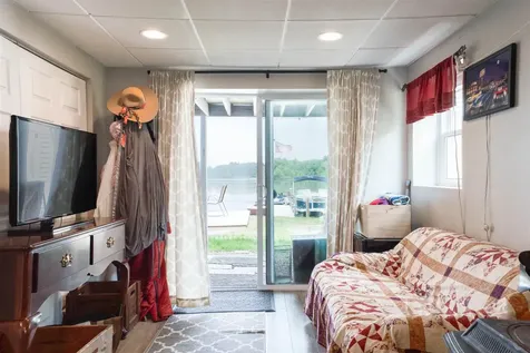 15 Maple Street Kingston NH 03848