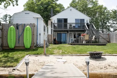 15 Maple Street Kingston NH 03848