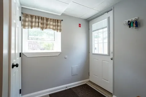 15 Maple Street Kingston NH 03848