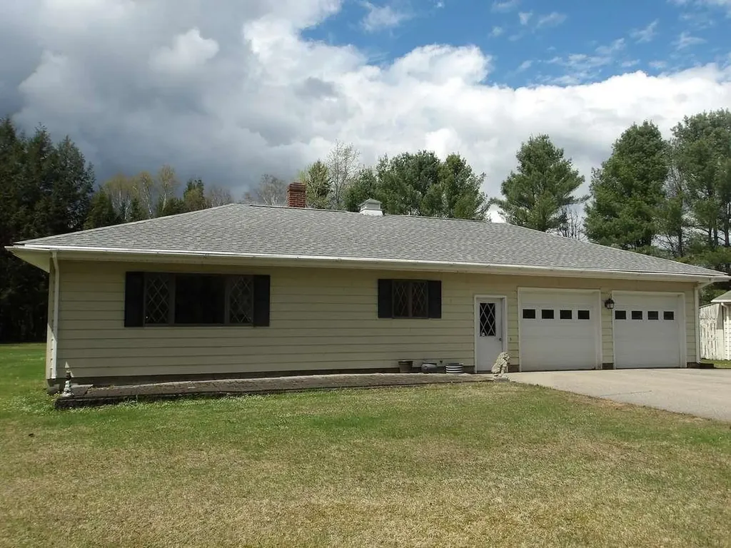 81 Hill Street Lyndon VT 05851