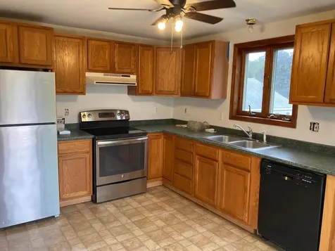 40 Railroad Avenue Seabrook NH 03874